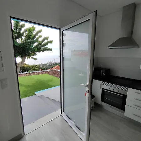 Madeira Blue House بيت للعطل كالهيتا